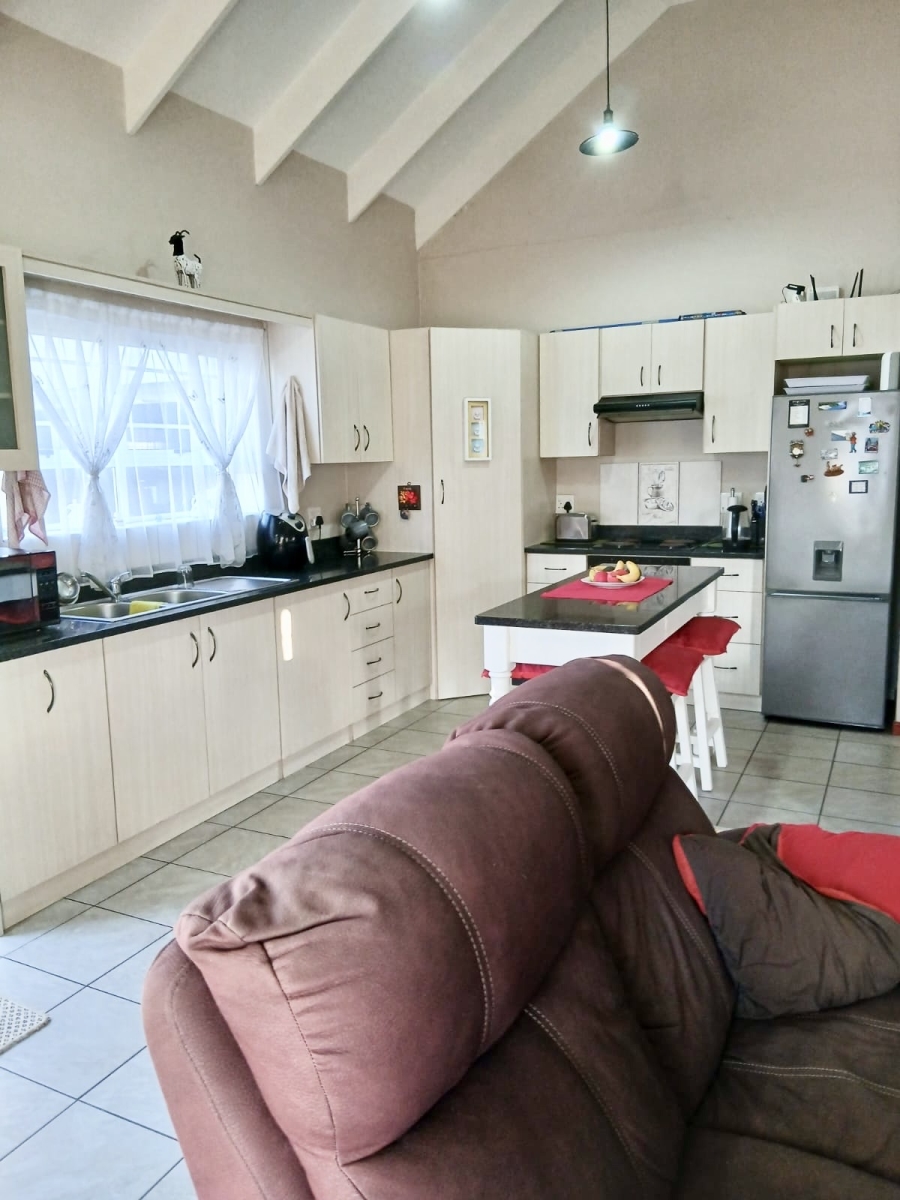 2 Bedroom Property for Sale in Sandbaai Western Cape